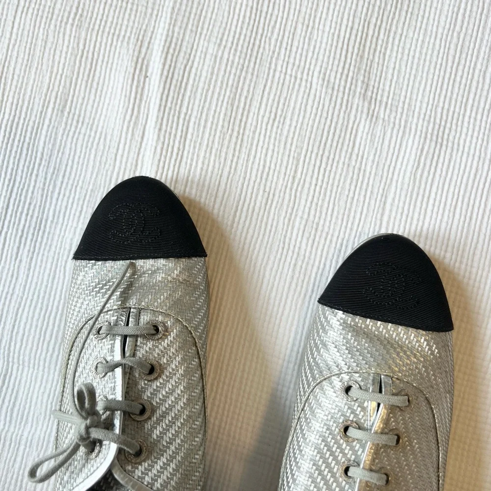 Pre owned Chanel Oxford Loafers Metallic Silver w/Black Toe Size 38 1/2 - Picture 7 of 12